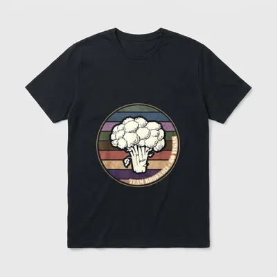 Team Brokkoli Go Vegan T-Shirt – Retro white cauliflower on cracked rainbow stripes with text – Classic T-Shirt in Black