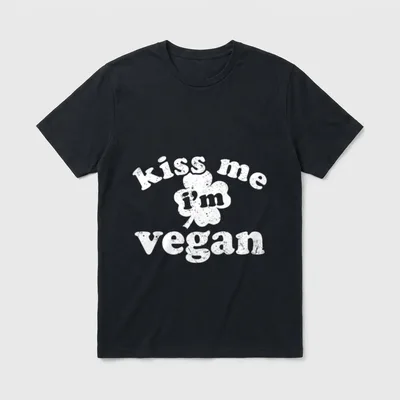 Kiss Me I'm Vegan St T-Shirt – Distressed white shamrock with Kiss me i'm vegan text – Classic T-Shirt in Black
